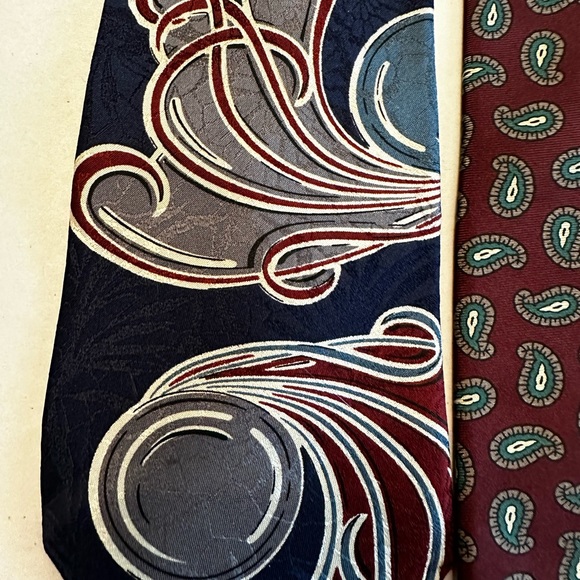 Oscar De La Renta Two Vintage Ties - Picture 4 of 10